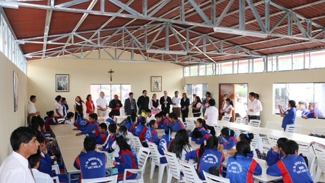 Obispo de lurin inaugura comedor escolar en ie 6020