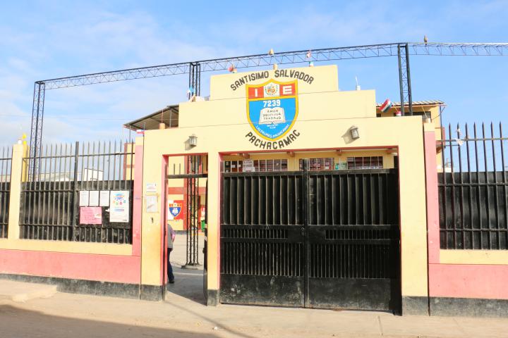 Defensoria del usuario supervisa colegios de lima