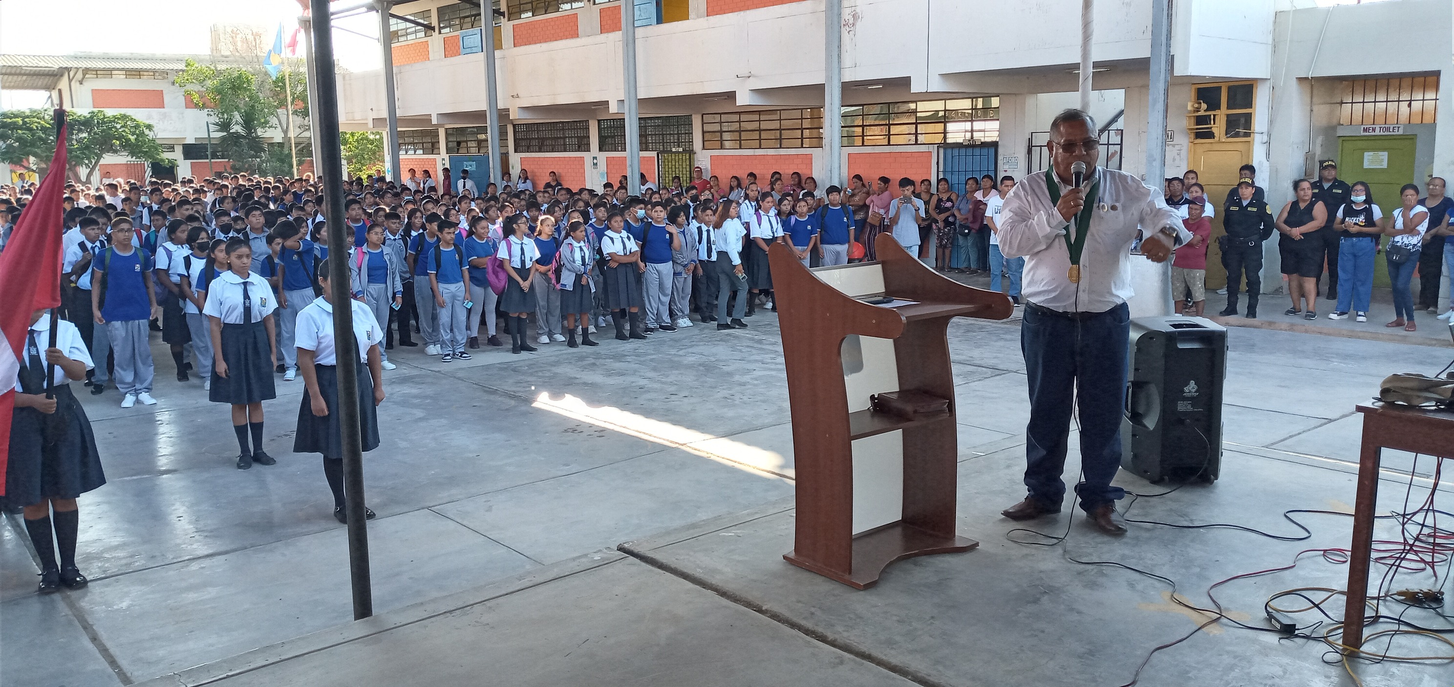 Alcalde participó en apertura del año académico de la IE Felix Cipriano Coronel Zegarra