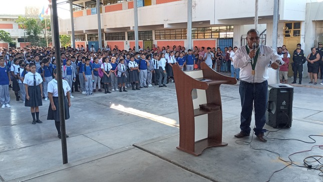 Alcalde participó en apertura del año académico de la IE Felix Cipriano Coronel Zegarra