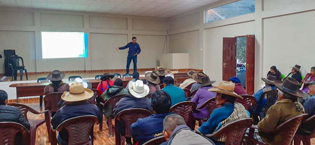 Ganaderos de Huanuara son capacitados en buenas prácticas de sanidad