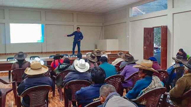 Ganaderos de Huanuara son capacitados en buenas prácticas de sanidad