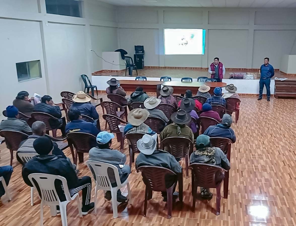 Ganaderos de Huanuara son capacitados en buenas prácticas de sanidad