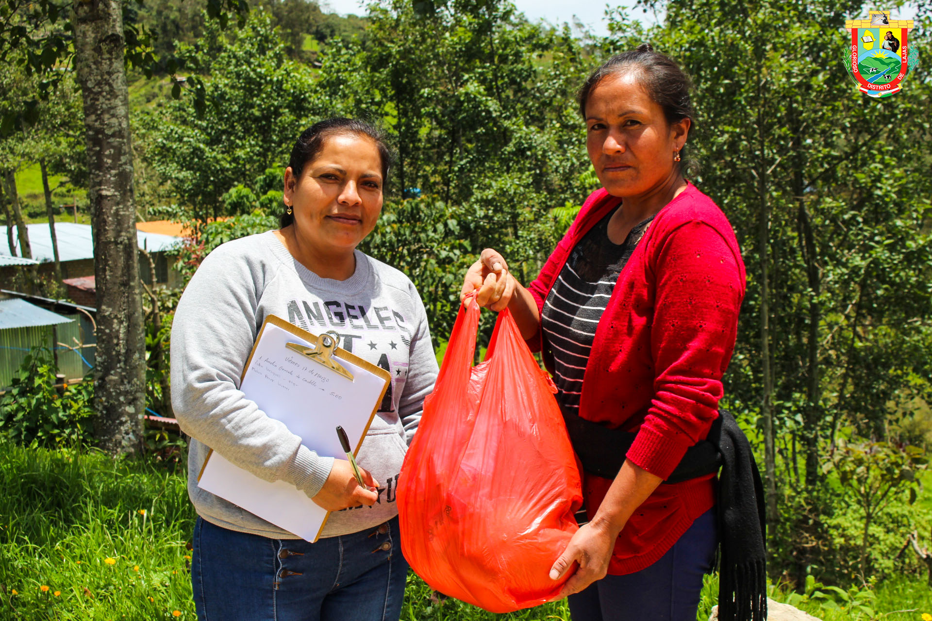 Familias y personas de comunidades de Lajas donan papa para los damnificados afectados por varias lluvias 