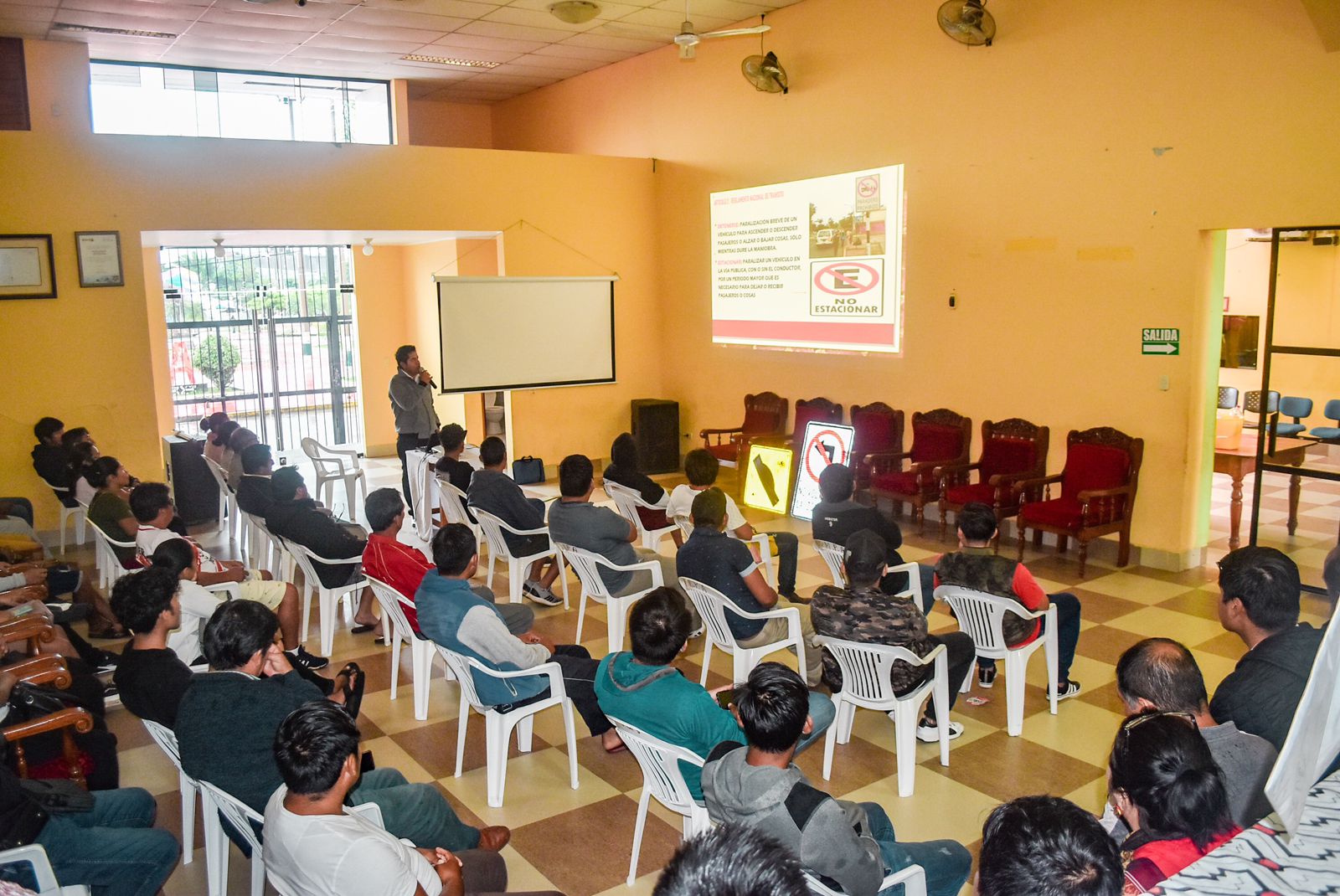 Charla sobre el reglamento de tránsito