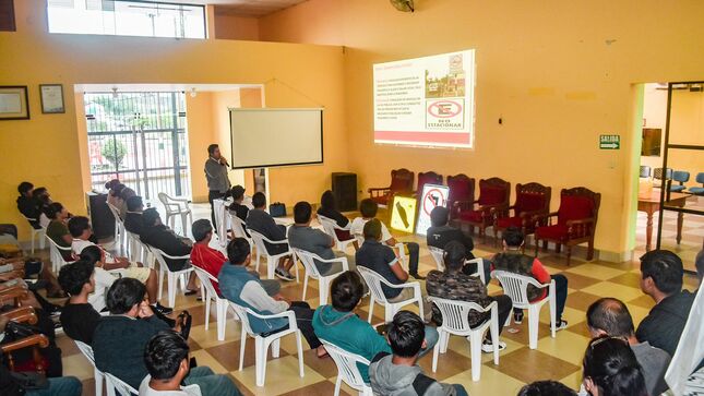 Charla sobre el reglamento de tránsito