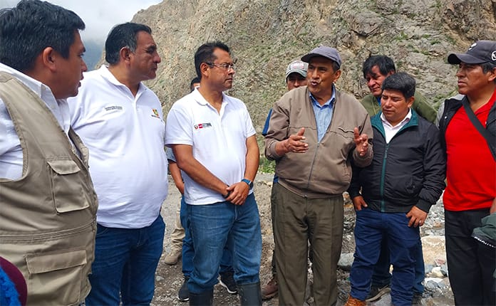 Supervisan avances en labores de rehabilitación de vía departamental a la altura de Chingos en Cajatambo