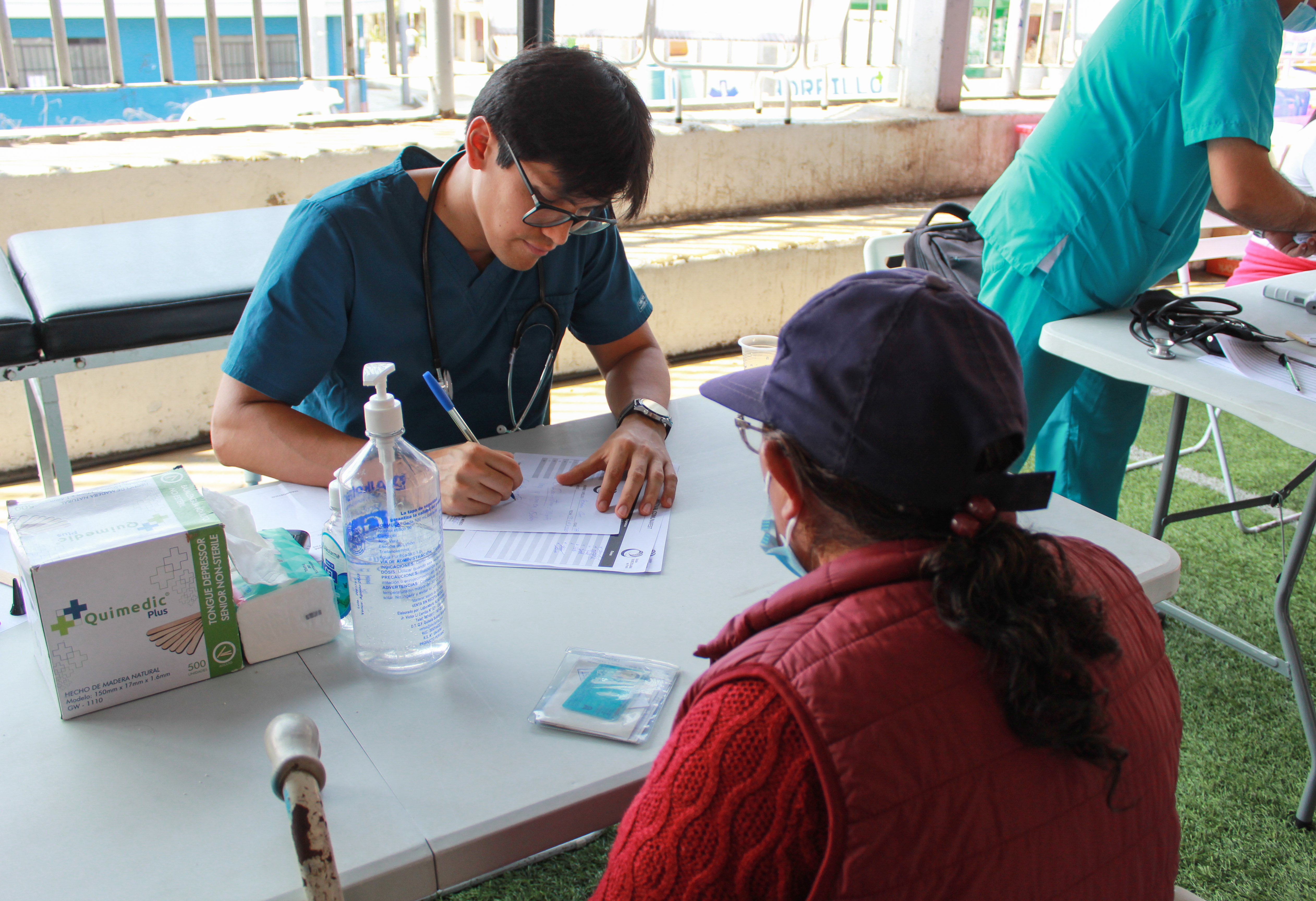 Adultos mayores fueron orientados por el personal de Salud