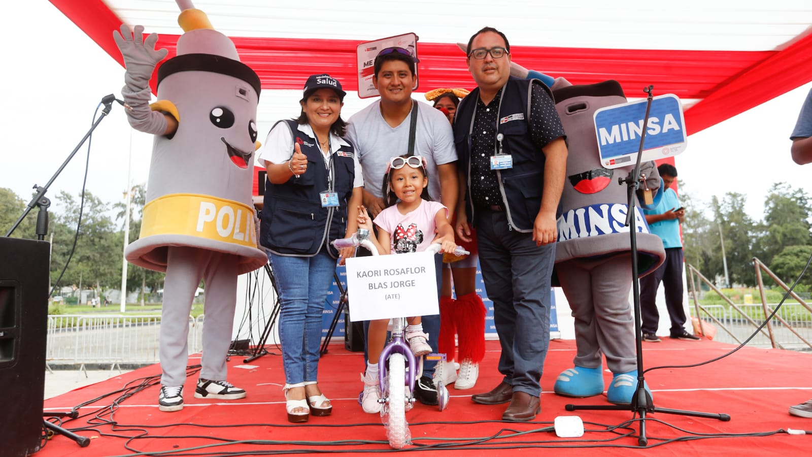 Minsa premia a niñas y niños que completaron sus dosis contra la covid-19