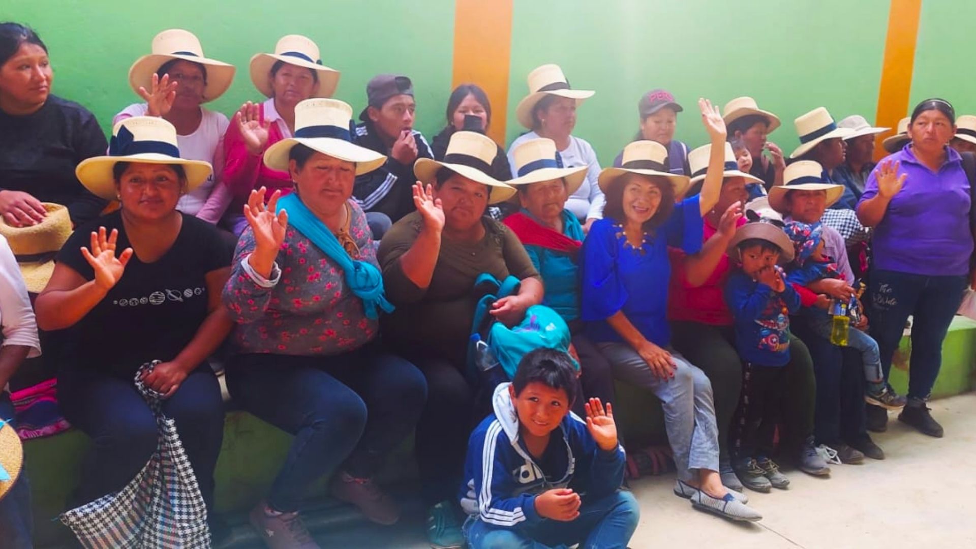 Entregan 8 toneladas de ayuda humanitaria para atender a familias afectadas por los huaicos en Mariatana