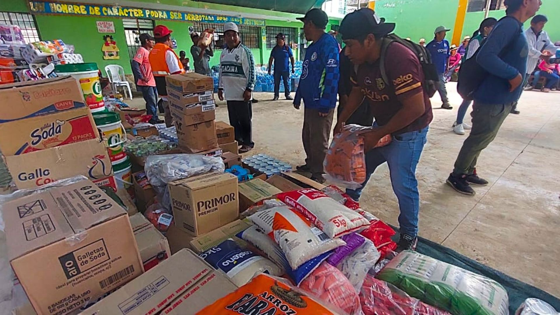 Entregan 8 toneladas de ayuda humanitaria para atender a familias afectadas por los huaicos en Mariatana