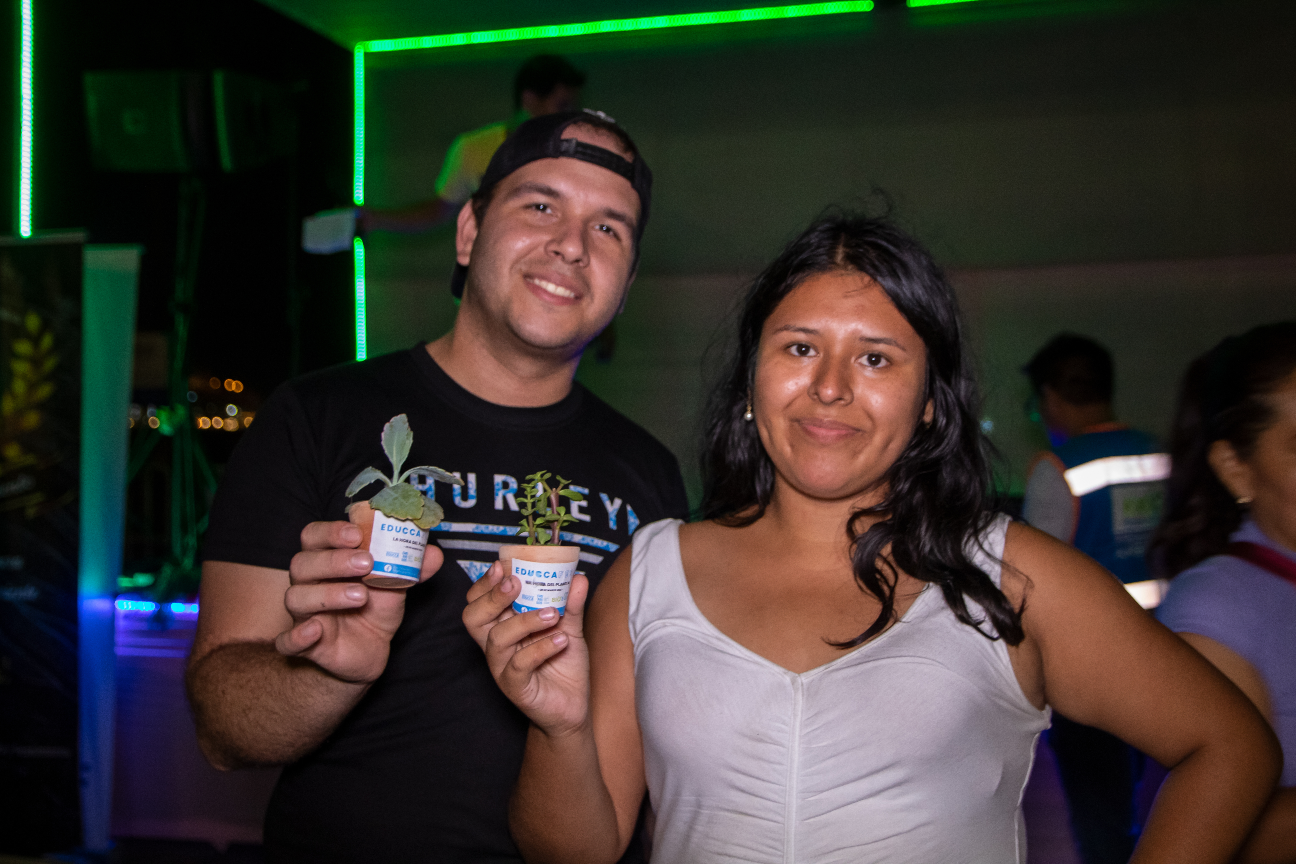 Parejas pudieron comprar productos ecológicos