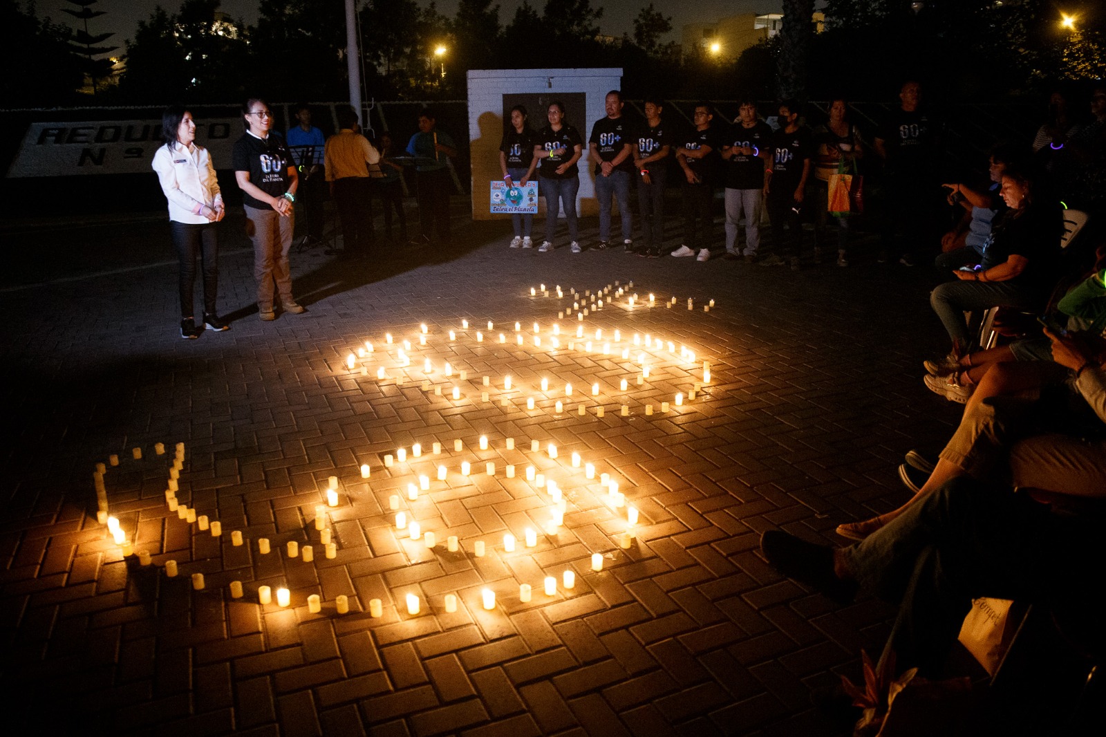 Apagón simbólico de luces durante una hora fue al acto central en el parque Reducto N°5.