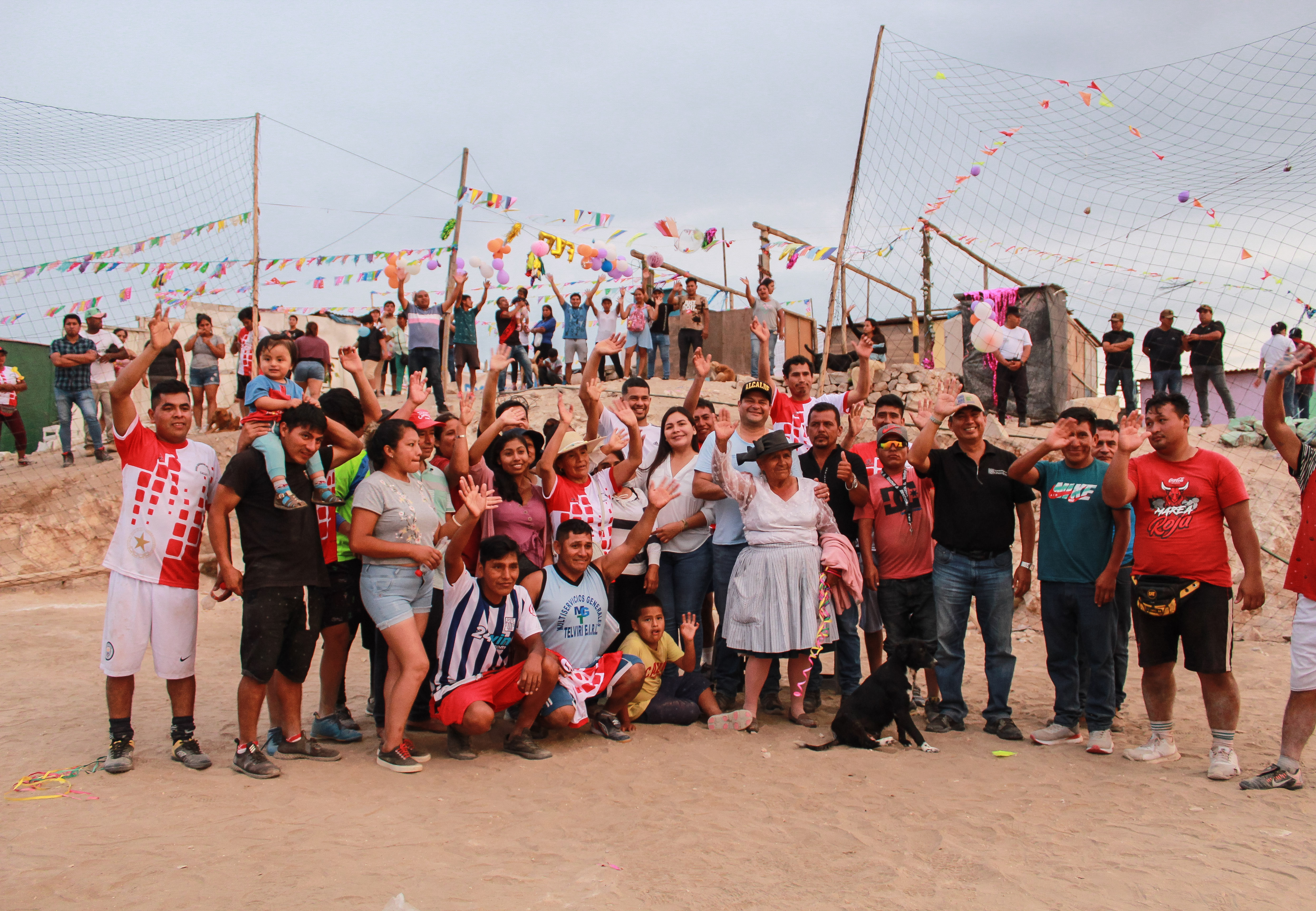 Vecinos del asentamiento humano Nueva Generación del Morro, recibieron alegres al alcalde de Chorrillos
