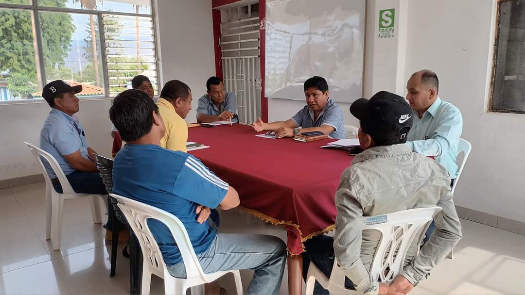 Reunión con dirigentes