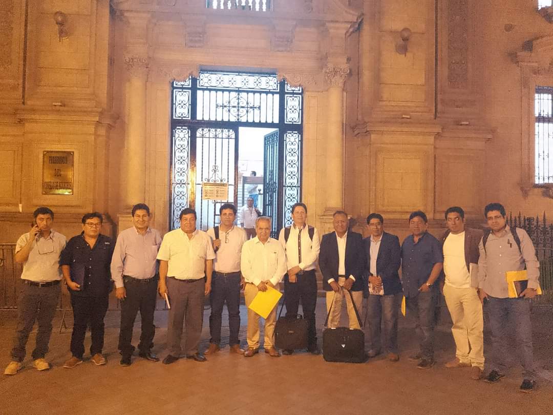 Alcalde reunido con diversas autoridades de la Región Piura