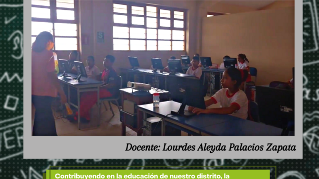 Foto de la maestra enseñando a los alumnos. 