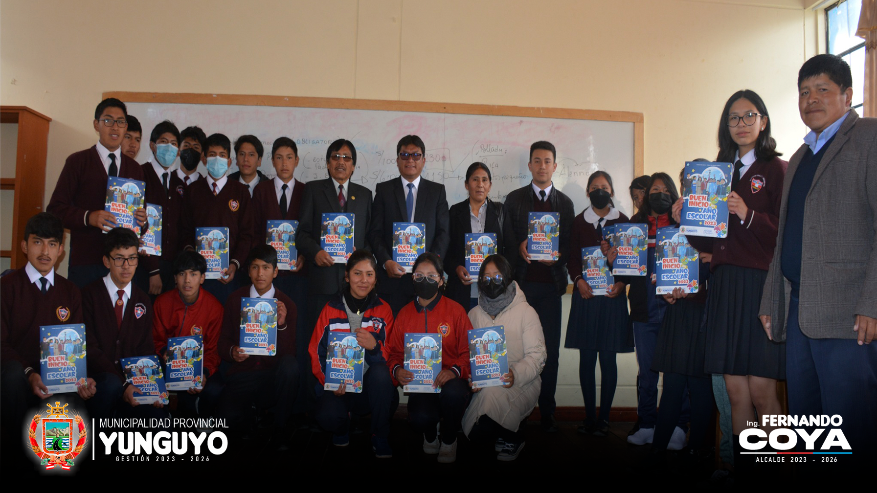 Municipalidad de Yunguyo Inicio con Distribución de Cuadernos Escolares