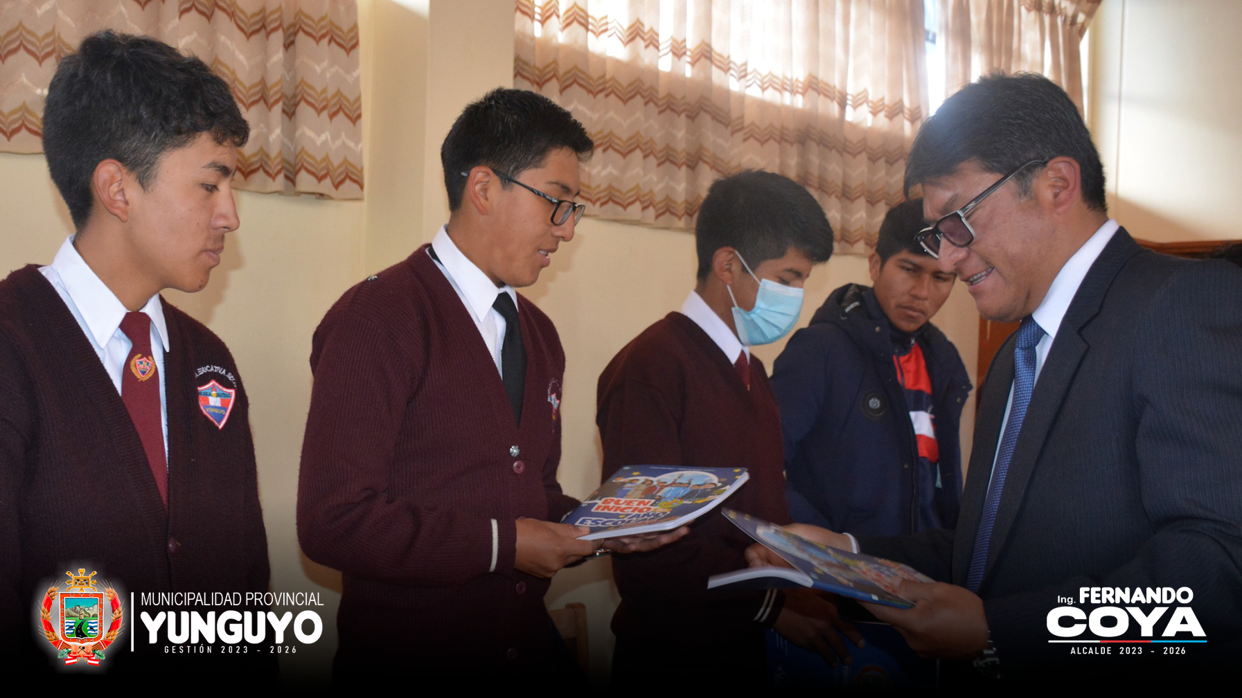 Municipalidad de Yunguyo Inicio con Distribución de Cuadernos Escolares