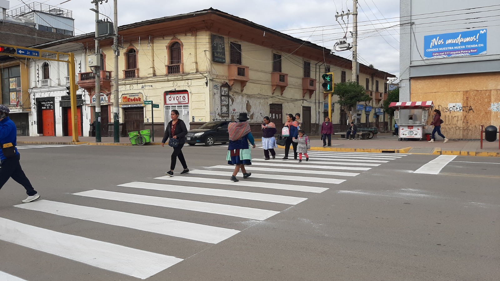 "Se viene realizando el pintado de más de 500 metros de señalización en ambos sentidos de la vía a favor de los ciudadanos y transportistas de Huancayo