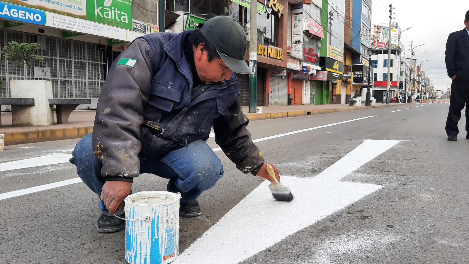 "Se viene realizando el pintado de más de 500 metros de señalización en ambos sentidos de la vía a favor de los ciudadanos y transportistas de Huancayo