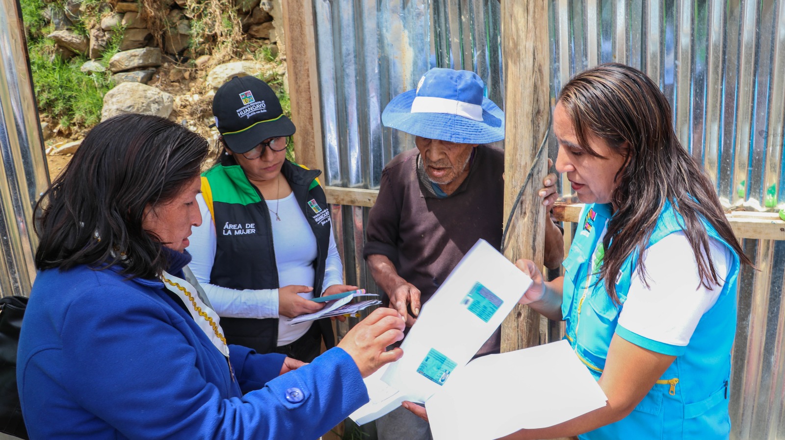 La Gerencia de Desarrollo e Inclusión Social, a través del área de la Mujer y Barrio Seguro, organizaron una Miniferia informativa