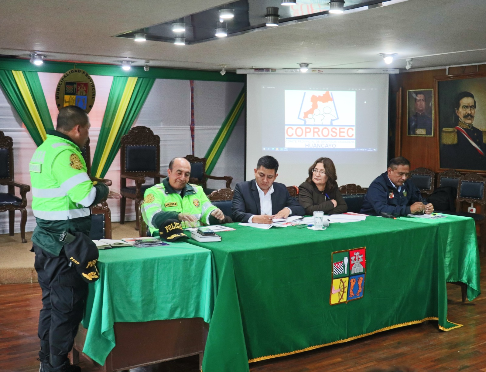 Dennys Cuba Rivera, e integrantes se reunieron para tratar esta problemática y prevenir cualquier acción que altere el orden y la tranquilidad vecinal.