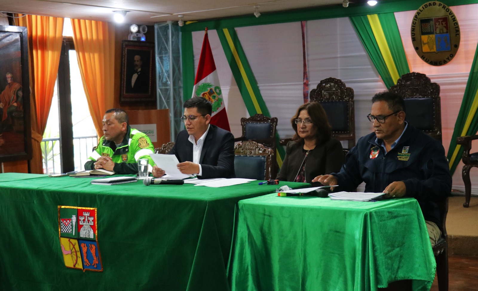 Dennys Cuba Rivera, e integrantes se reunieron para tratar esta problemática y prevenir cualquier acción que altere el orden y la tranquilidad vecinal.