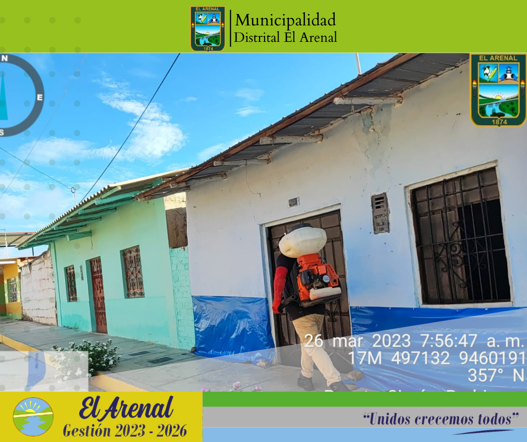 Foto de la fumigación en los exteriores de las viviendas.