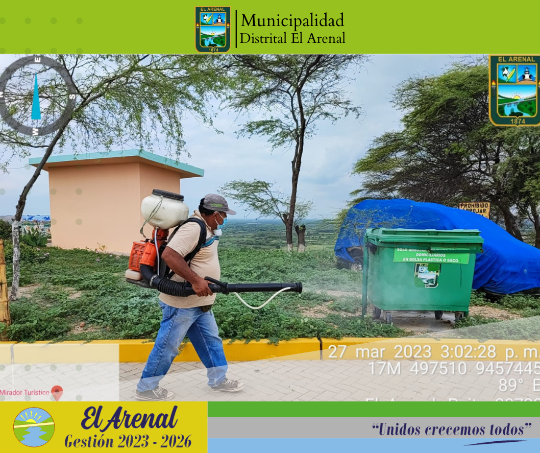 Foto de la fumigación en los exteriores de las viviendas.
