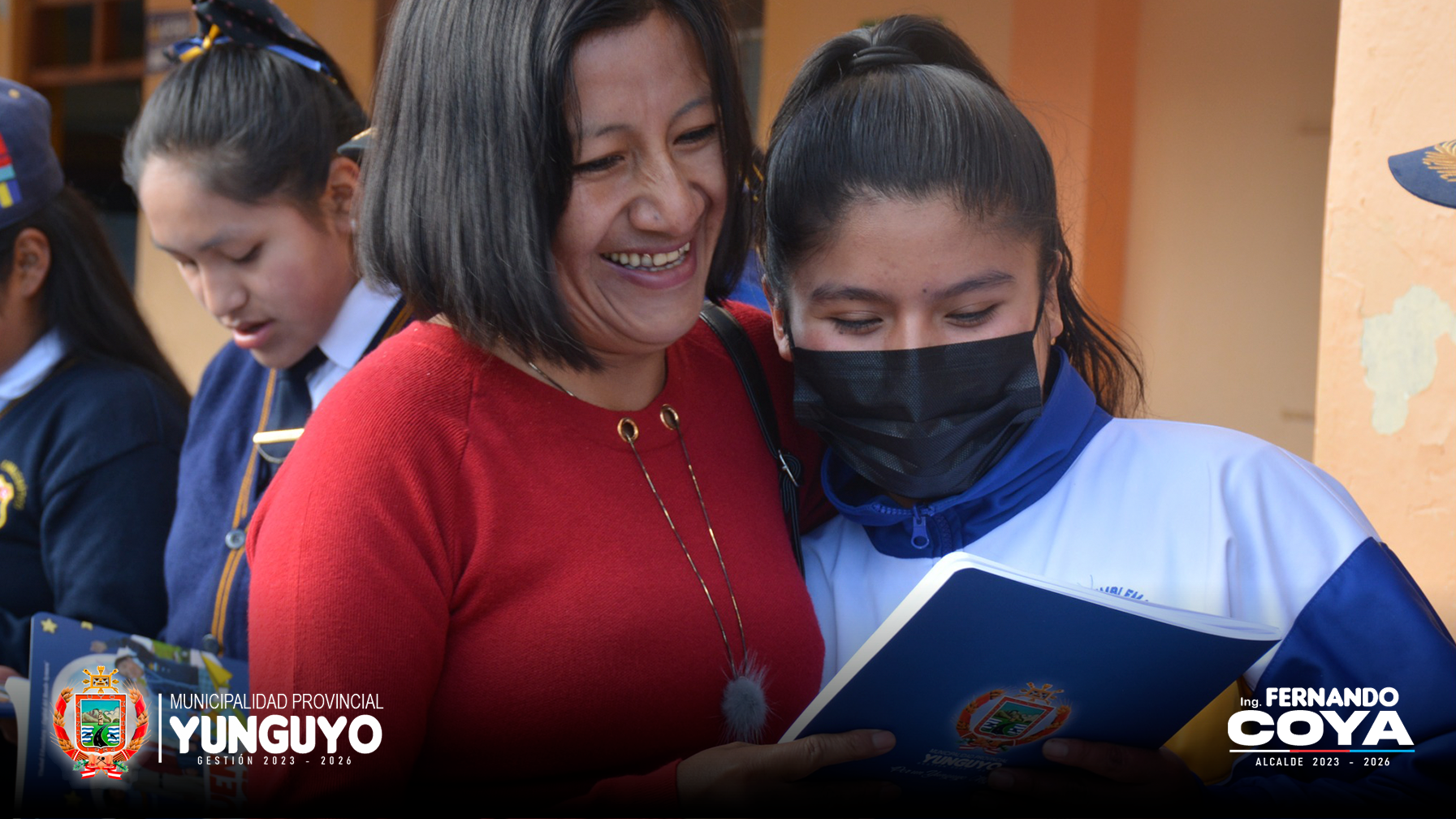 Municipio de Yunguyo Entrego Cuadernos Escolares a Estudiantes de la I.E.S. José Gálvez
