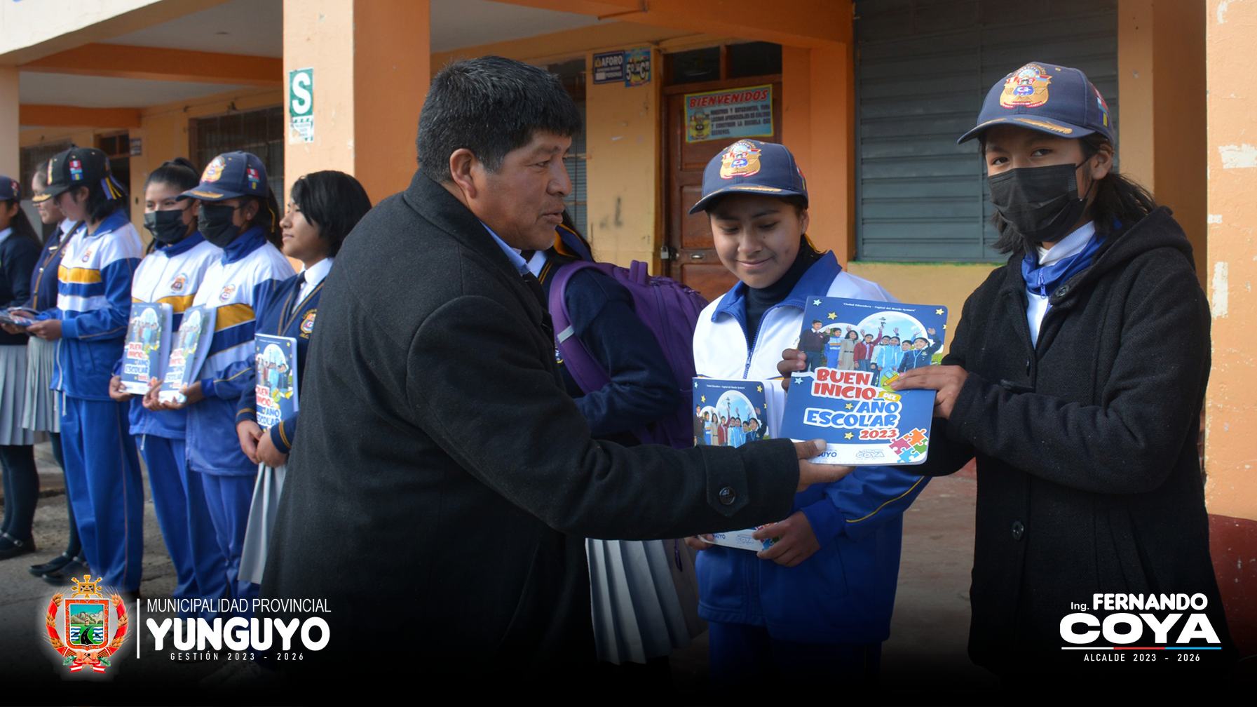 Municipio de Yunguyo Entrego Cuadernos Escolares a Estudiantes de la I.E.S. José Gálvez
