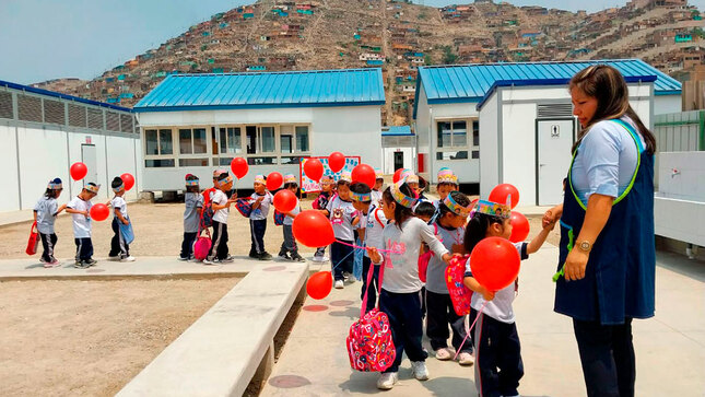 Estudiantes de la IE 1267 de Lurigancho inician el año escolar en su nueva escuela temporal