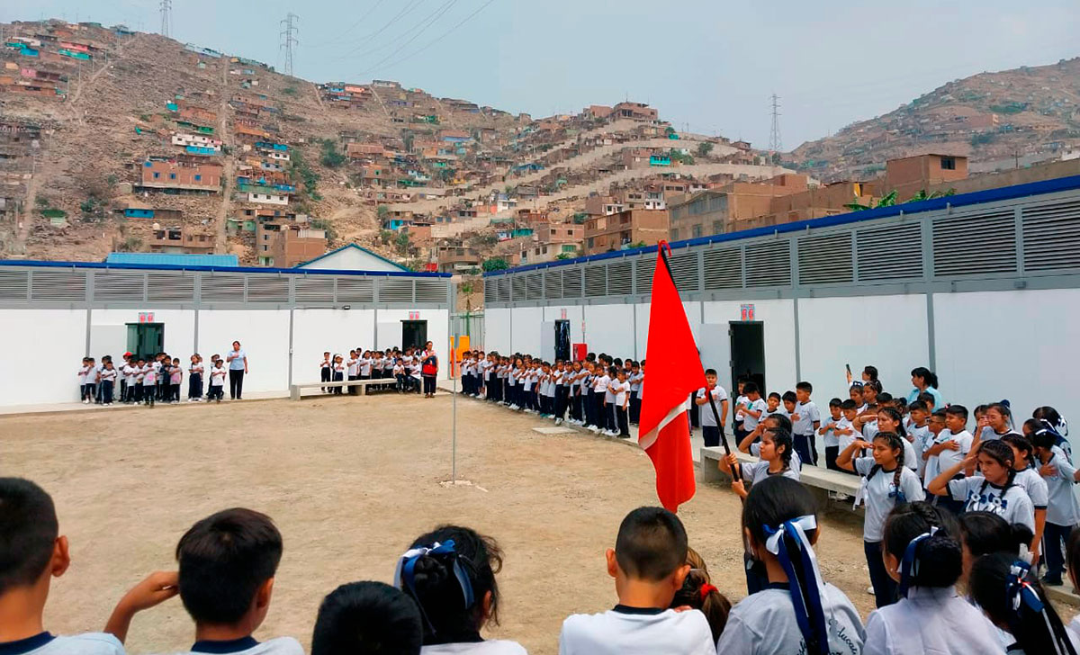 Estudiantes de la IE 1267 de Lurigancho inician el año escolar en su nueva escuela temporal