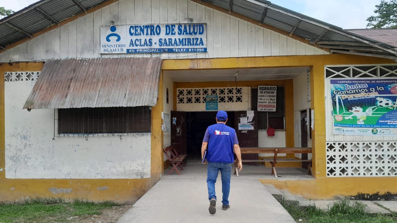Comisionado visita centros de salud