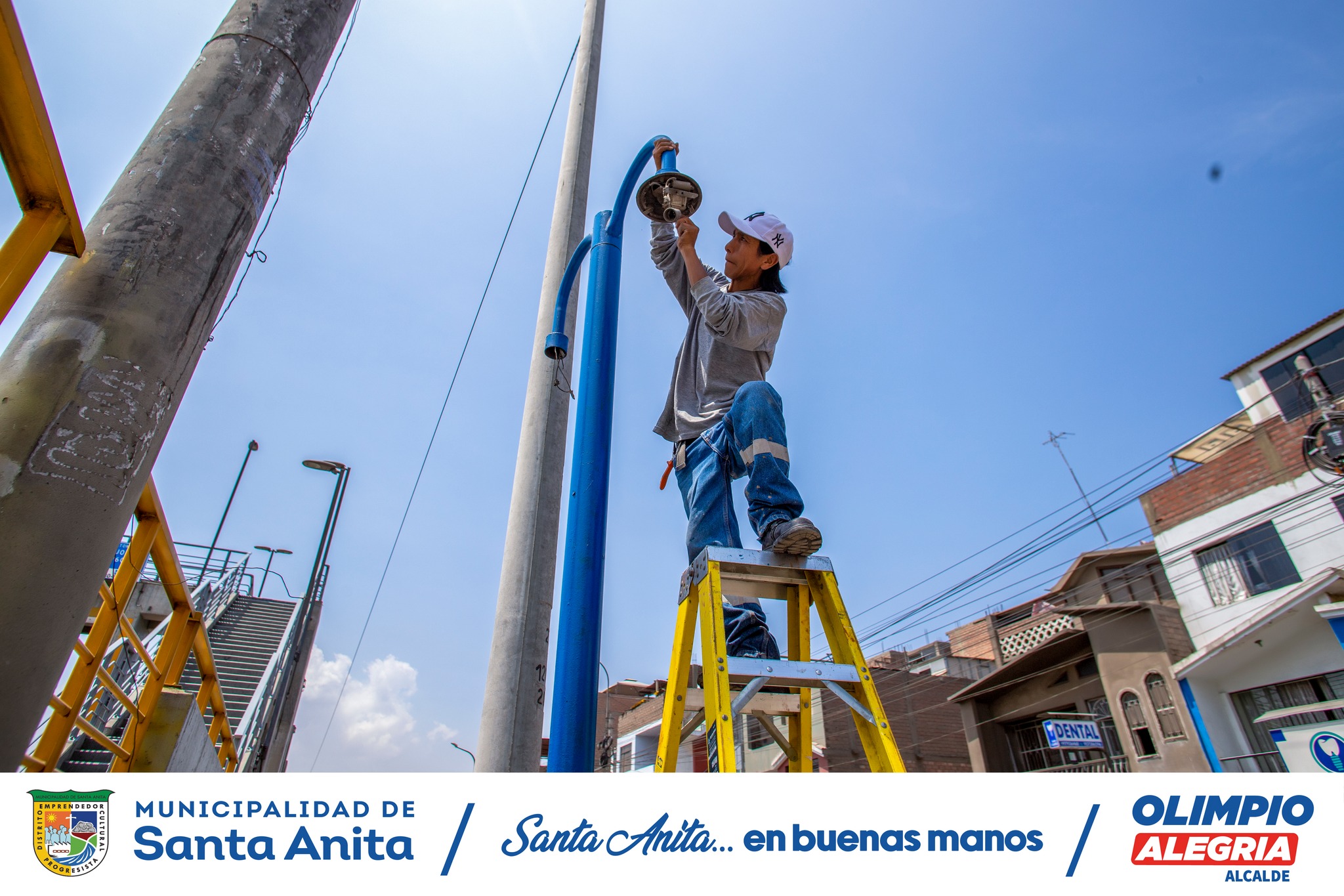 La seguridad de nuestros vecinos es nuestra principal preocupación. Por eso, nuestro personal de mantenimiento ha realizado el cambio de alumbrado público en la Av. 1 de mayo, para garantizar una iluminación más efectiva y segura en nuestro distrito.