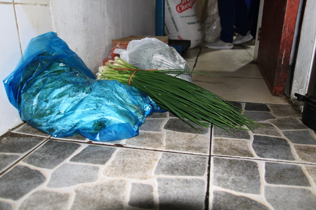 Se encontraron alimentos en el piso