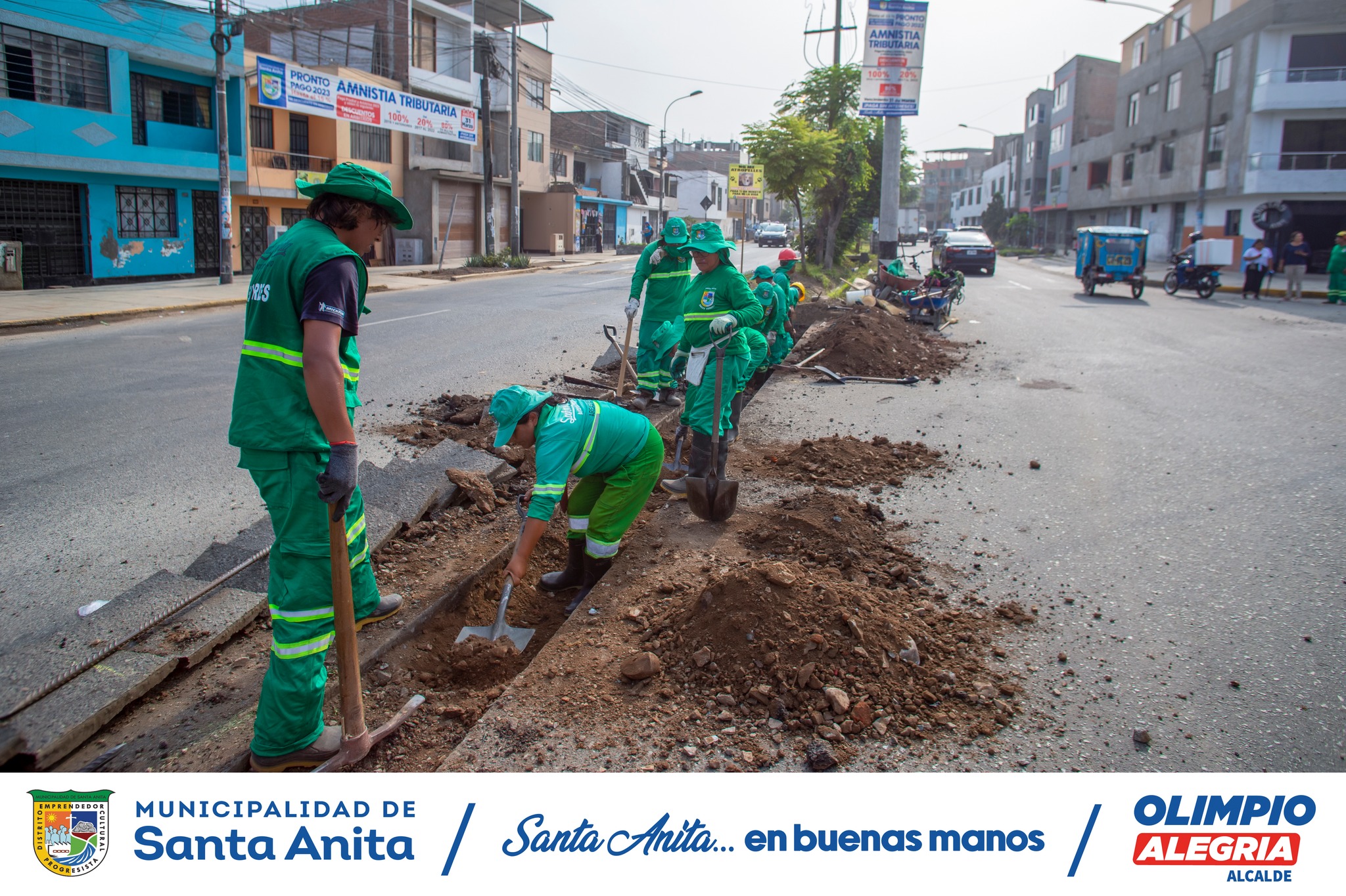 Ahora nuestro personal de Áreas Verdes de la Municipalidad de Santa Anita realizó mejoramiento y cambio de tuberías de canal de regadío de los parques en la Av. Santiago de Chuco - Cooperativa Universal. Seguimos trabajando por el bienestar de nuestro distrito.