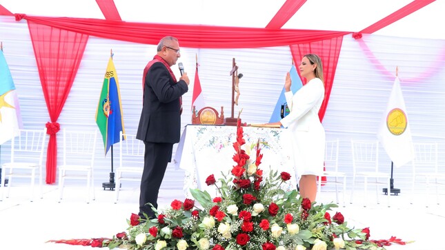 Ceremonia de juramentación de nuevas autoridades para el período 2023 -2026 en la región Tumbes.