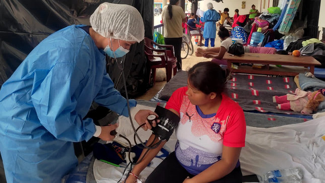 Brigadas de salud continúan atendiendo personas afectadas por lluvias en Lambayeque