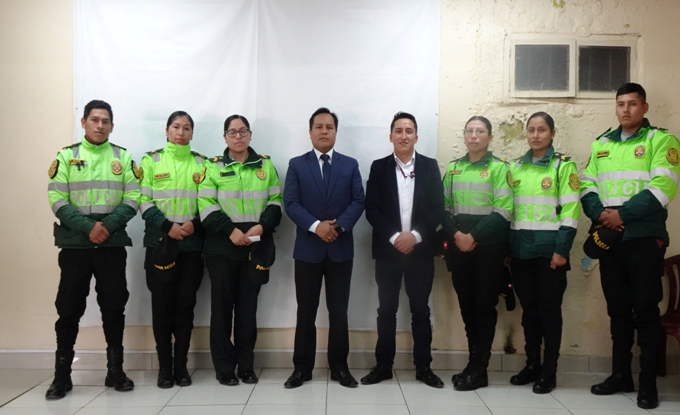 policías