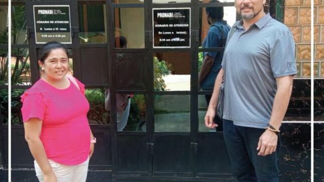 Nuestro Alcalde acompañado de la Gerente Municipal de la Municipalidad Distrital de San Bartolo, ingresando en las instalaciones del Programa Nacional de Bienes Incautados 