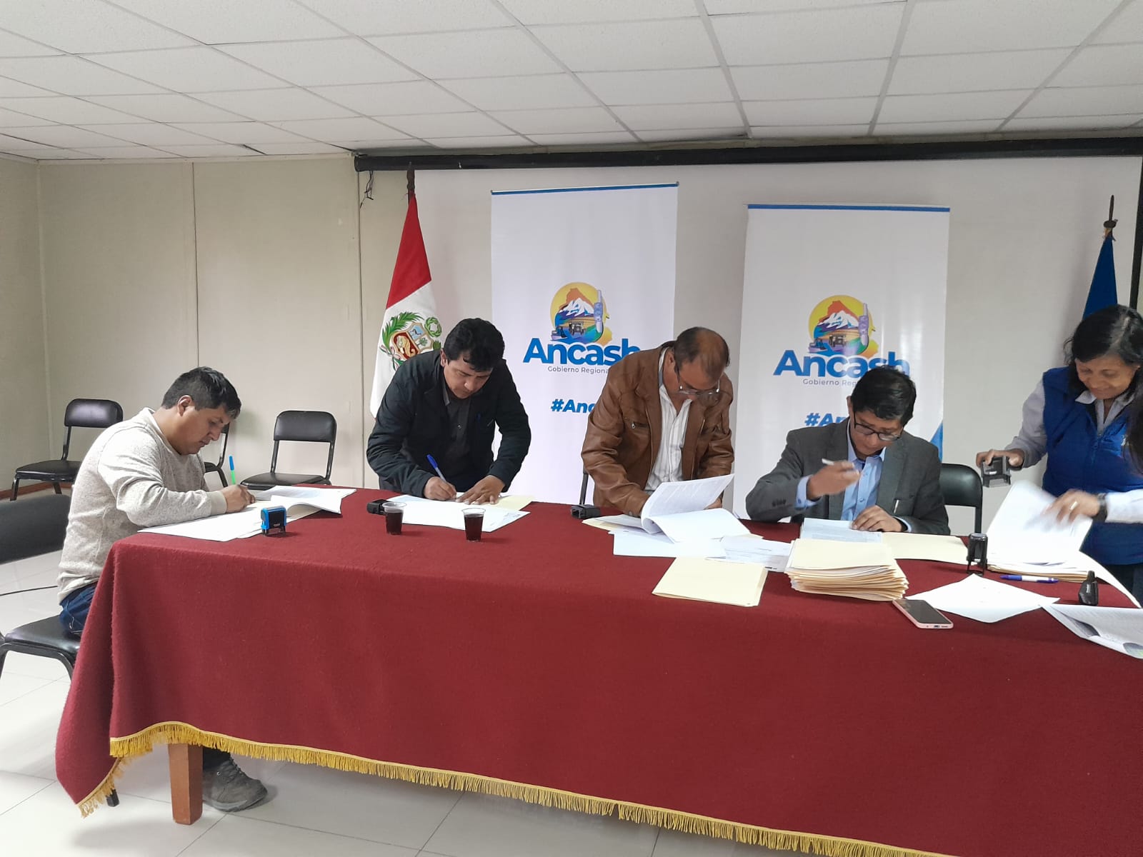 firma importante convenio con el Gobierno Regional de Ancash.