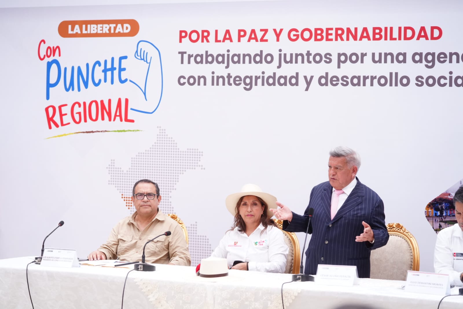 César Acuña saluda anuncio de Presidenta Boluarte de destrabar Chavimochic