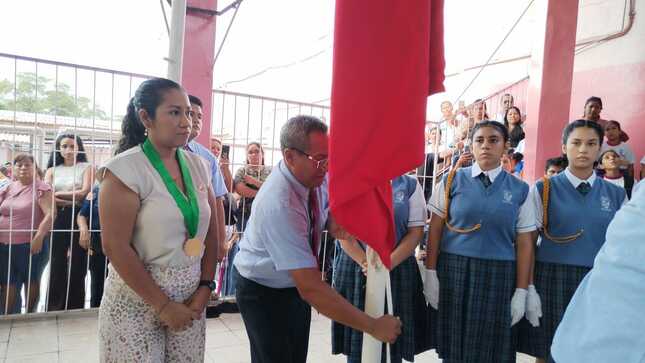 MUNICIPALIDAD DE SULLANA PRESENTE EN LA APERTURA DEL AÑO ESCOLAR DEL COLEGIO LAS CAPULLANAS