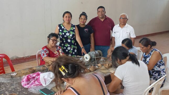 MUNICIPALIDAD PROVINCIAL DE SULLANA REALIZA TALLER ARTESANAL EN CÁSCARA DE COCO