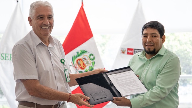 Entrega madera SERFOR a Agro Rural