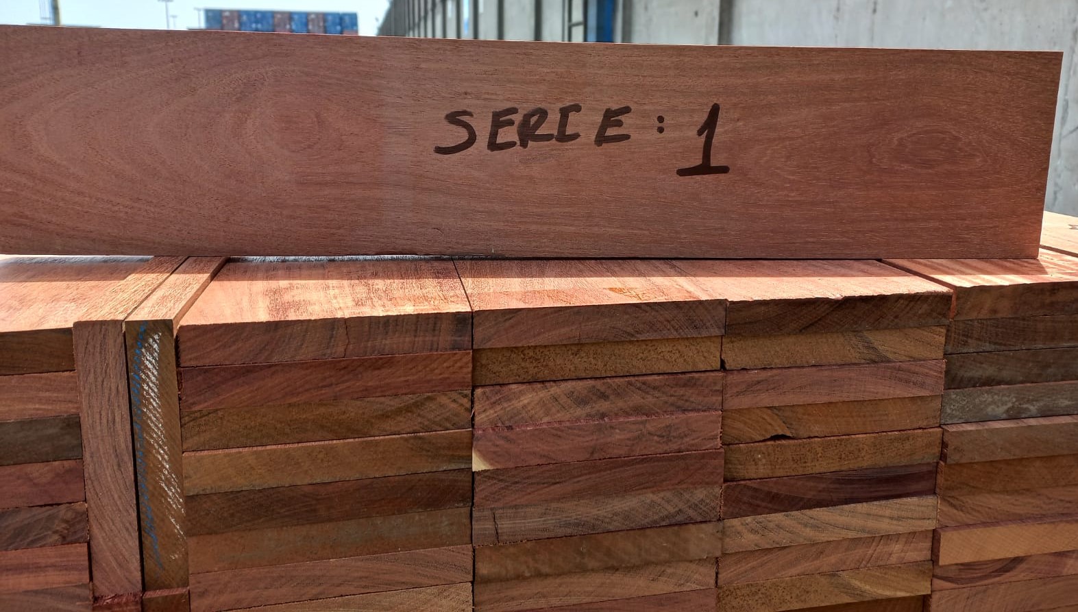 Entrega madera SERFOR a Agro Rural