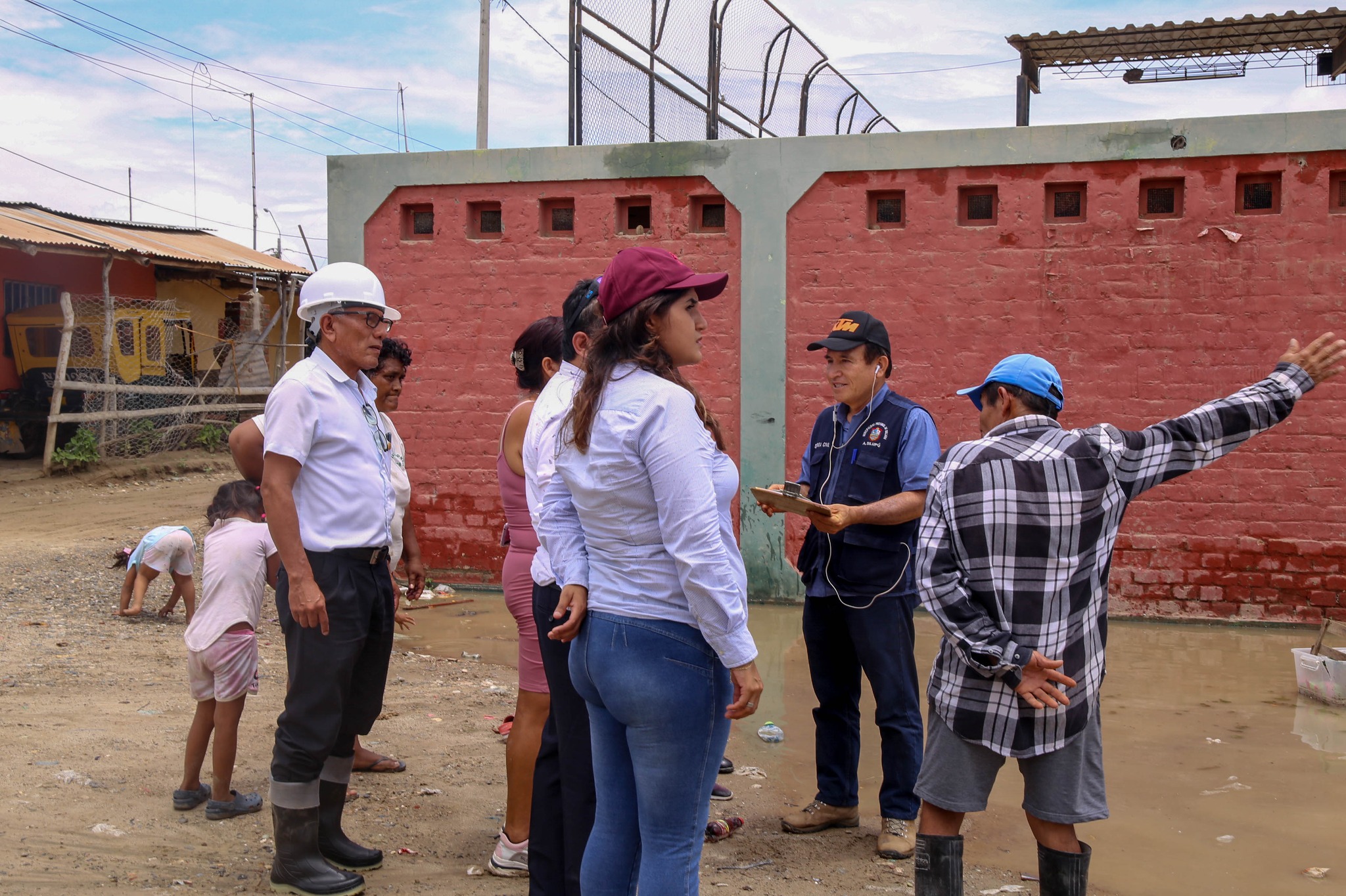 ALCALDE ING. MARLEM MOGOLLÓN ATIENDE LLAMADO DE POBLACIÓN ANTE LOS ESTRAGOS DE LAS LLUVIAS