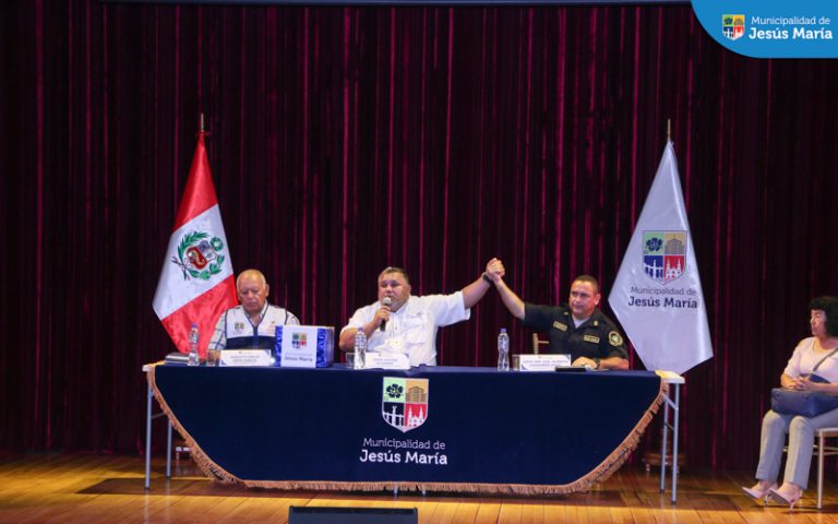 Nuestro alcalde, Jes煤s G谩lvez Olivares, como presidente del #Codisec, inform贸 a los asistentes acerca de la ejecuci贸n de las pol铆ticas, planes, programas y proyectos de seguridad ciudadana, que se han realizado durante el primer trimestre del a帽o 2023